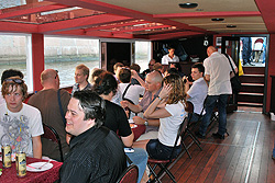 Спустились на корабль